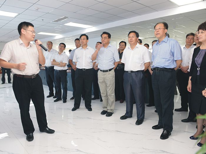 安徽省委常委、合肥市委書記吳存榮，合肥市黨政代表團一行蒞臨我集團參觀考察